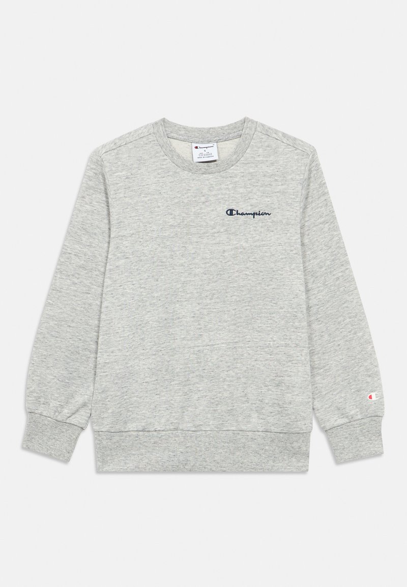 Γκρι φούτερ από μαλακό ύφασμα. Διαθέτει στρογγυλή λαιμόκοψη, μακριά μανίκια και μικρό ναυτικό λογότυπο στο στήθος. Ριμπ μανσέτες και τελείωμα.