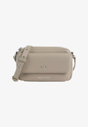 Sac bandoulière en cuir beige texturé avec sangle réglable, poche avant à rabat et logo Armani Exchange à l'avant.