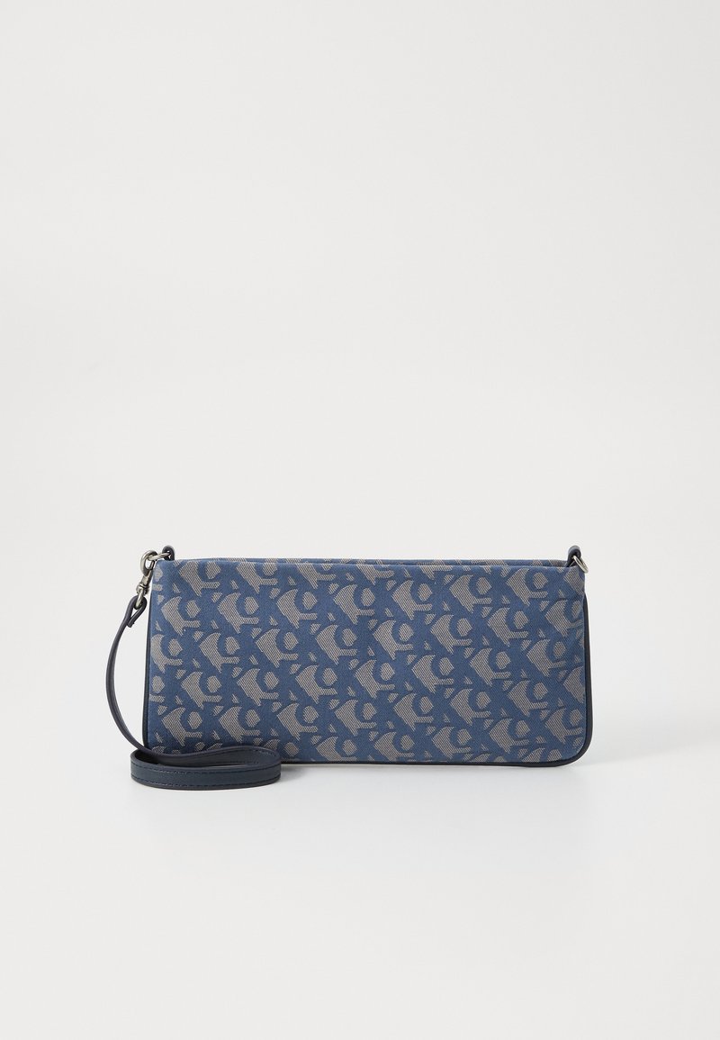 Borsa a tracolla blu con motivo geometrico, realizzata in tessuto resistente, con tracolla removibile e dettagli in metallo argentato.