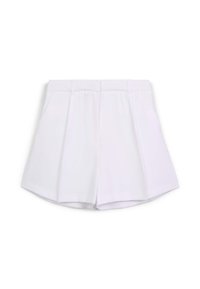 Shorts plissés blancs avec une taille structurée, deux poches latérales et une texture lisse. L'ourlet se courbe légèrement vers le haut.