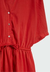 Stradivarius Blusenkleid - red