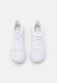 ASICS JOLT 4 - Chaussures de running sur route - white/white