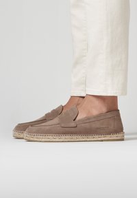 FRED MARTIN COLLECTION MARBELLA - Alpargatas - taupe suede