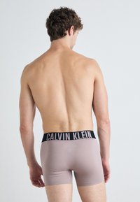 Calvin Klein Underwear INTENSE POWER 3 PACK - Uske bokserice - black/syrah/sand brown