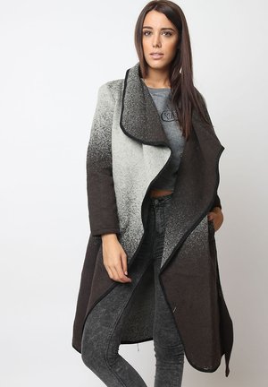 DEGARDADO CON SOLAPA AMPLIA Y CINTURÓN - Abrigo clásico - marrón