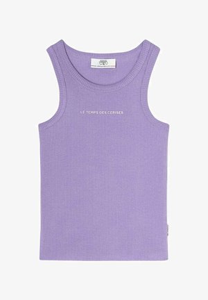Débardeur violet à côtes avec un col rond et des fines bretelles. Présente le texte "LE TEMPS DES CERISES" en blanc à l'avant.