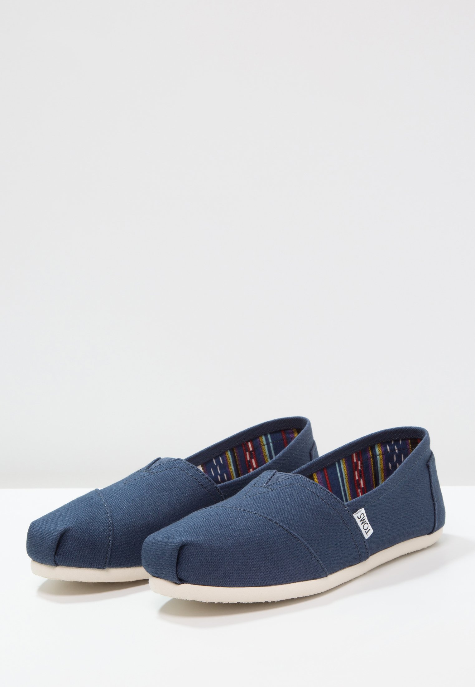 toms classic slip on