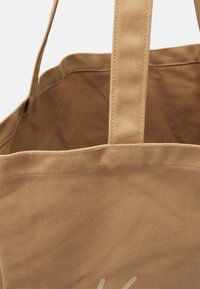 Karl Kani SIGNATURE SHOPPER UNISEX - Shopping bag - sand