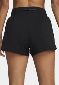 Nike Performance Pantalón corto de deporte - black