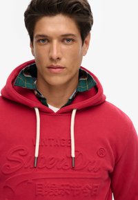 Superdry & Co EMBOSSED GRAPHIC - Jersey con capucha - garnet red