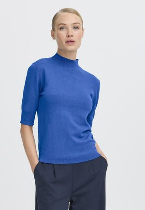 Kurzärmliger Strickoberteil in leuchtendem Blau, mit hohem Kragen und figurbetontem Schnitt, aus weichem, glattem Stoff gefertigt.