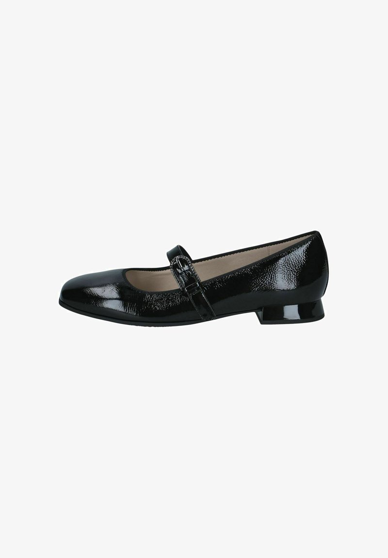 Chaussure Mary Jane en cuir verni noir avec petit talon et bride ajustable sur le cou-de-pied sur fond blanc.