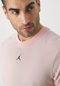 Jordan TOP - Sports T-shirts - legend pink/black