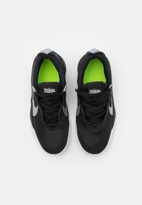Nike Performance TEAM HUSTLE D 10 (GS) - Basketball shoes - black/metallic silver/volt/white