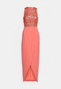 Abito da sera corallo con corpetto senza maniche impreziosito da paillettes e una gonna fluente con dettaglio drappeggiato sul davanti e spacco. Tessuto dalla superficie liscia.