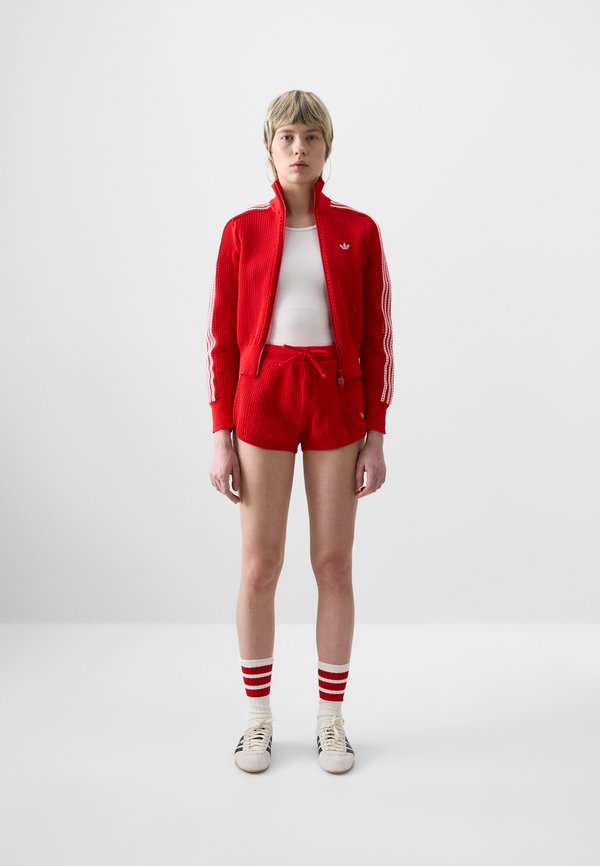 Shorts - better scarlet