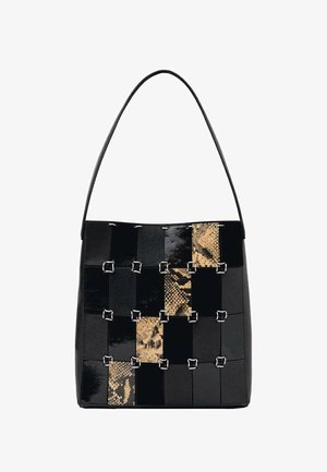 Borsa a tracolla in pelle intrecciata nera con pannelli lucidi e dettagli in stampa serpente, dotata di accessori in argento e una sola tracolla.
