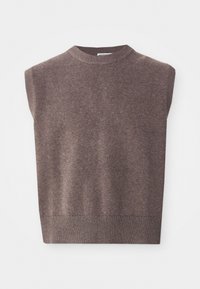 Pull sans manches marron avec un col rond côtelé et une finition côtelée, présentant une texture douce et une coupe ajustée. Design simple et minimaliste.