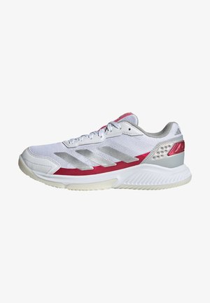 Weiße Sportschuh mit einem Obermaterial aus Mesh, silbernen Streifen, pinken Akzenten und einer strukturierten Sohle. Verfügt über einen gepolsterten Kragen und durchbrochene Details.