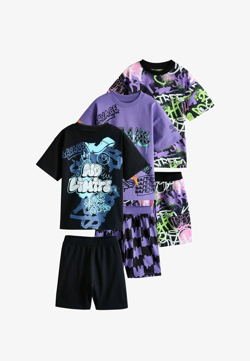 Drei Sets aus kurzärmeligen Hemden und Shorts mit Graffiti-Motiven in Schwarz, Lila, Grün und Pastellfarben.