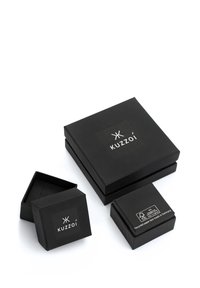 Black rectangular boxes of varying sizes with a matte texture. Each features a logo on the front and eco-label on the side, made from recycled paper.
