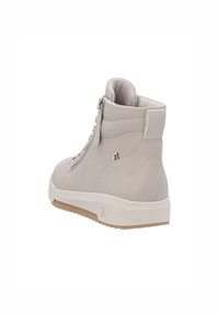 Baskets montantes en cuir gris avec une finition texturée, dotées d'un design à lacets, d'une fermeture éclair sur le côté et d'une semelle en caoutchouc blanche.