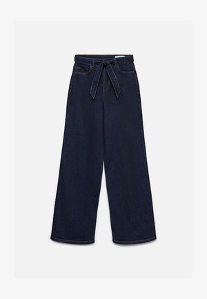 Høytlivs mørkeblå vidbukser med frontlommer og matchende stoffbelte knyttet i midjen.