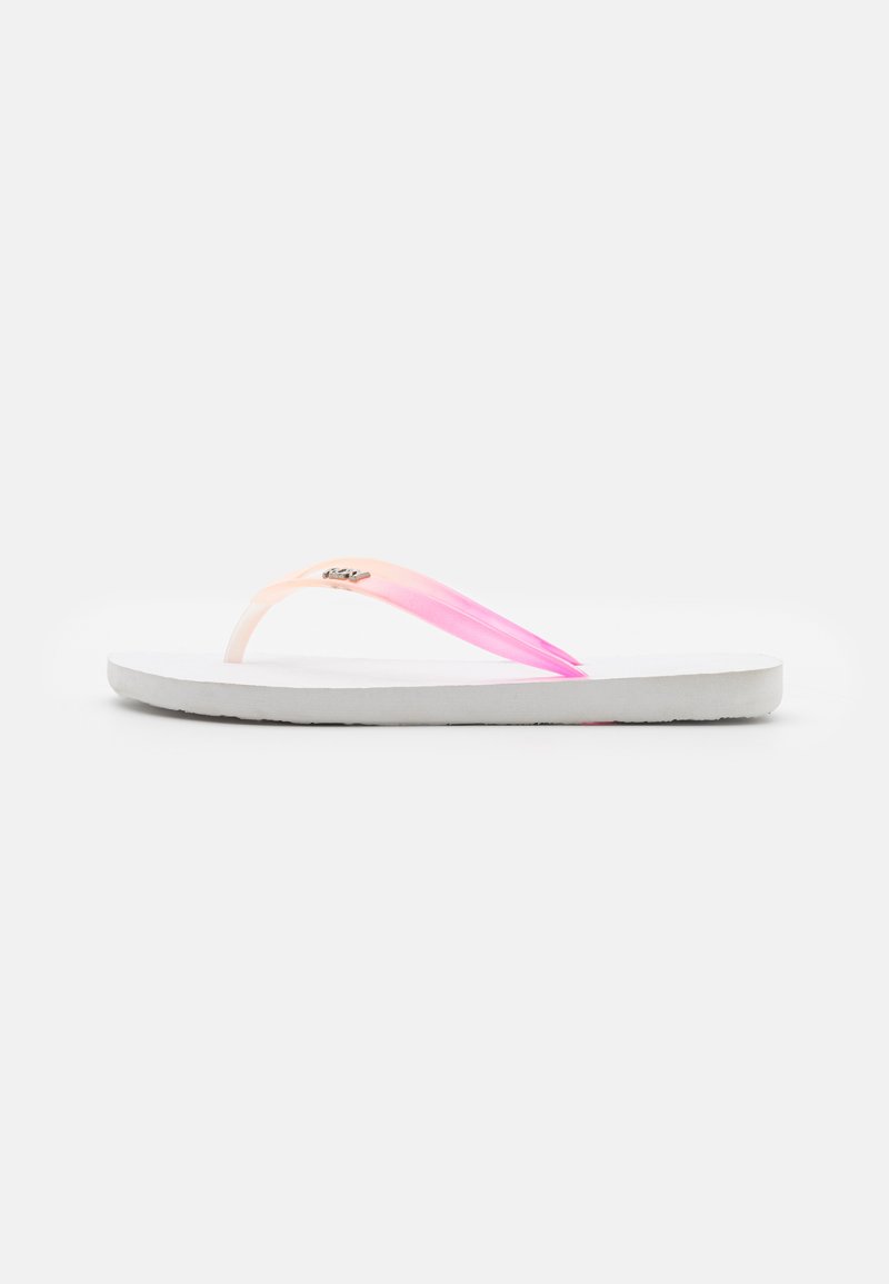Infradito con suola in gomma bianca, cinturini traslucidi in gradiente rosa e pesca, e un piccolo logo metallico decorativo.