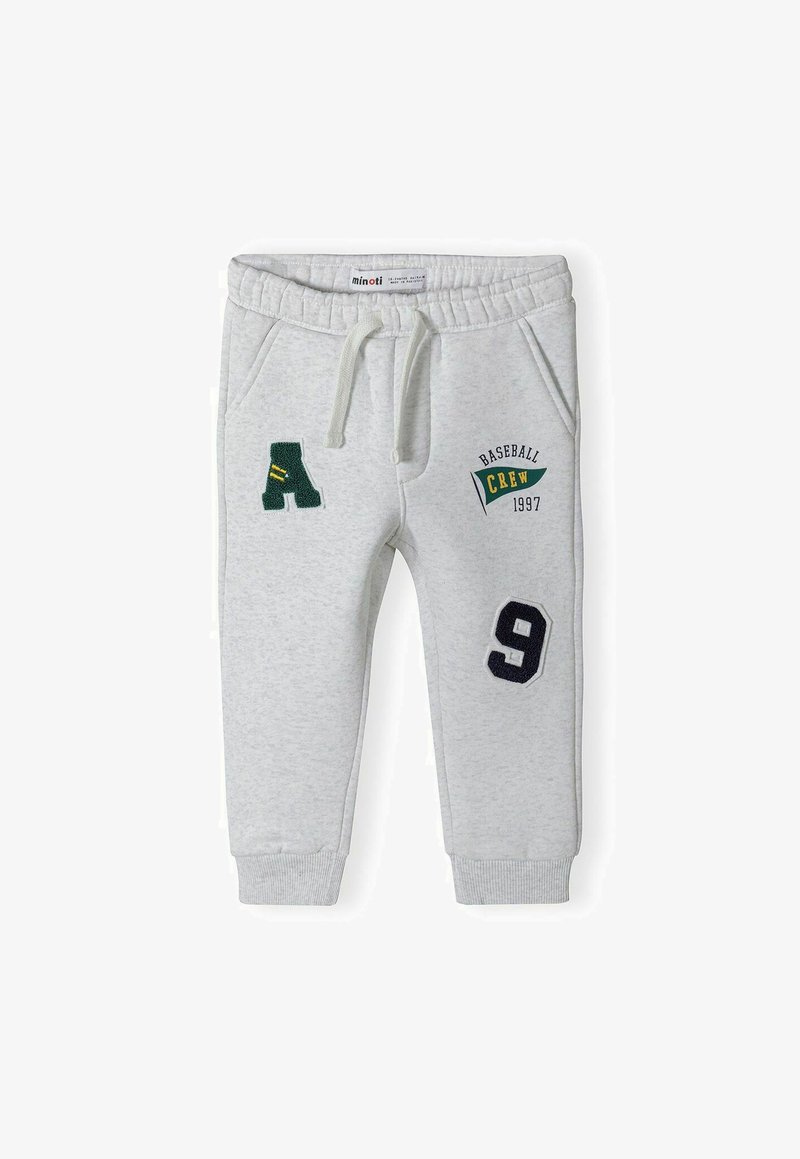 Sive trenirke s elastičnim pojasom, s zelenim i mornarskim vezom, uključujući slova i brojeve, te bočne džepove.