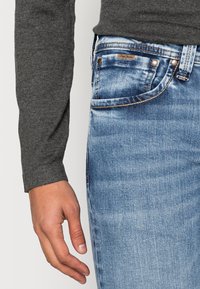 Pepe Jeans CASH - Calças de ganga de perna direita - denim