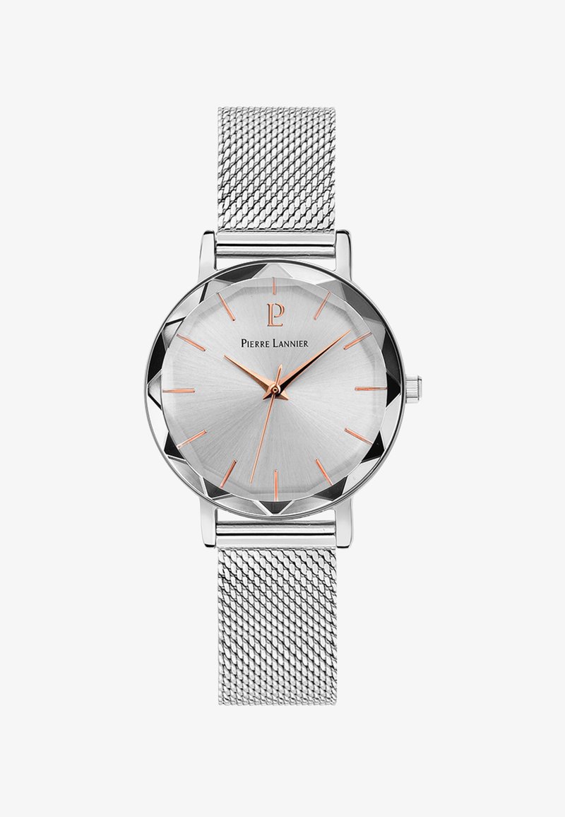 Sudraba apaļš pulkstenis ar teksturētu sieta jostu, pulēta sudraba ciparnīca, 3D stundu rādītāji un rozā zelta rokas. Zīmola logo plkst. 12.