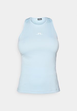 Helles blaues, ärmelloses Tanktop aus glattem Material, mit einem runden Ausschnitt und einem kleinen weißen Logo in der Mitte.