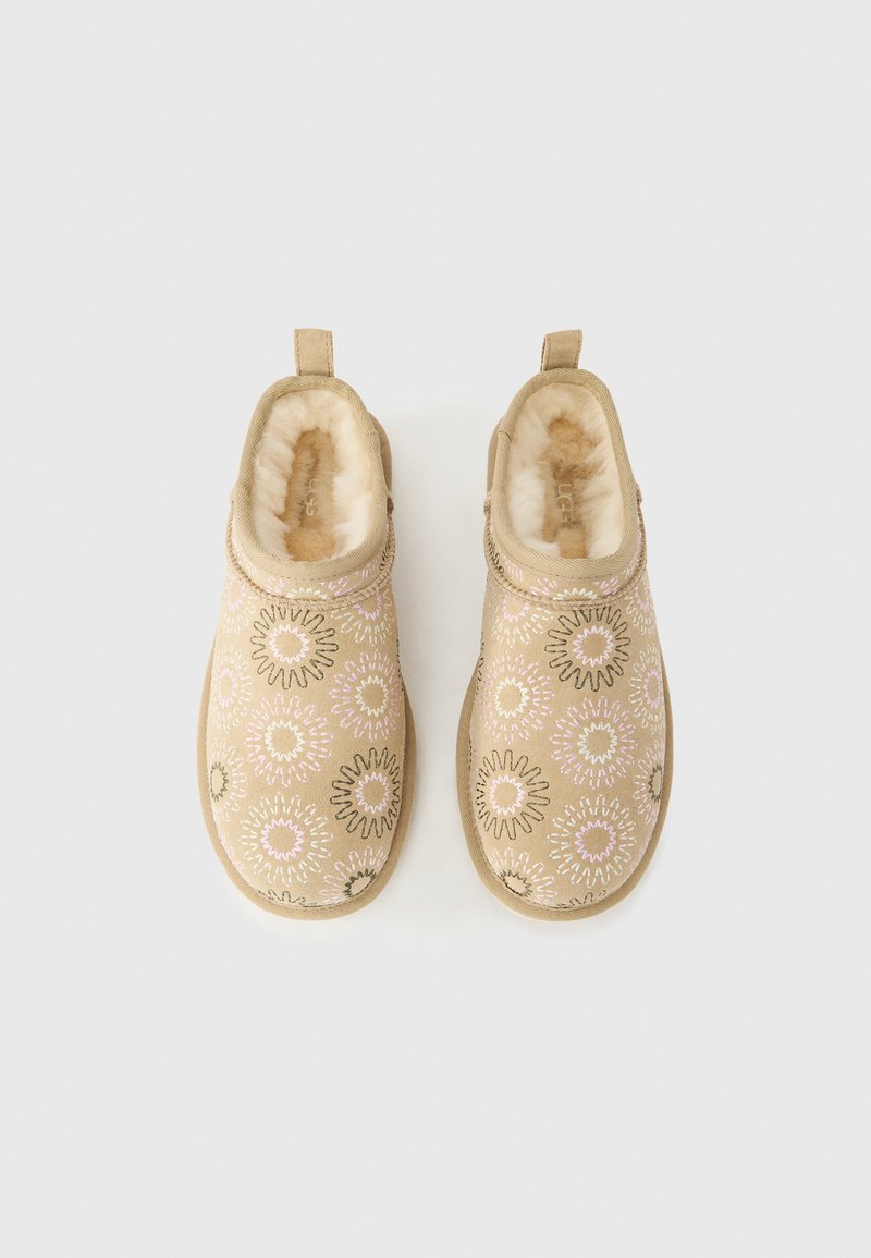 UGG CLASSIC MICRO - Polobotky - mustard seed