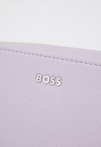 BOSS LIRIEL CROSSBODY - Axelremsväska - light pastel purple