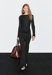 Massimo Dutti CREW NECK LONG SLEEVE TEXTURED - Long sleeved top - black