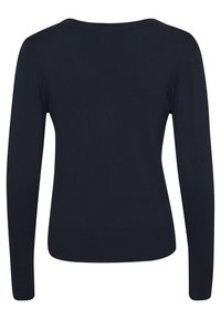 Námořnický modrý svetr s dlouhým rukávem a kulatým výstřihem, s ribbovaným lemem, vyrobený z měkké, elastické látky; hladký povrch bez vzorů.