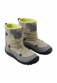 Szare i beżowe wodoodporne buty z teksturowanym wykończeniem, ocieplane fleecem i z jasnopyżowymi sznurowadłami. Solidne gumowe podeszwy zapewniające przyczepność.