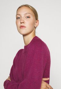 JDY JDYRUE LIFE HIGH NECK DRESS - Vestido de malha - raspberry radiance