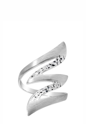 Bague en argent avec un design ondulé, présentant une finition brossée et une rangée d'accents facettés encadrés par une bordure lisse.