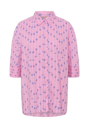 Roza srajca s kratkimi rokavi, z navpičnim modrim cvetličnim vzorcem in ostrim ovratnikom.