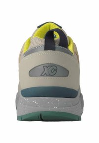 Sneaker mit einem beigen Obermaterial und Mesh-Akzenten, einer gepolsterten Ferse, grauen und türkisfarbenen Elementen sowie einer strukturierten grauen Sohle mit weißen Sprenkeln.