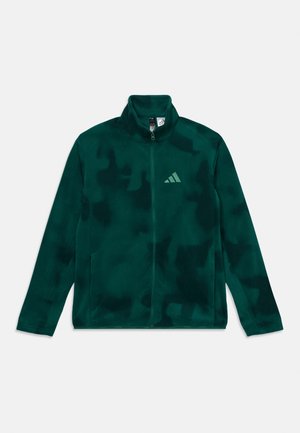 Donkergroene fleecejas met camouflagemotief, volledige ritssluiting, opstaande kraag en klein lichtgroen Adidas-logo op de linkerborst.