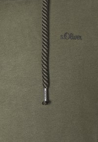 s.Oliver Jersey con capucha - olive