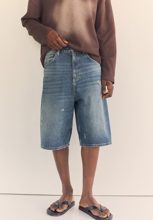 PULL&BEAR, WITH RIPPED DETAILS - JORTS - Kratke hlače od trapera - blue
