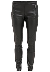 Pantalons en cuir noir à coupe ajustée, dotés de deux poches avant zippées et d'une texture lisse. Taille plate, jambes fuselées.