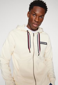 Tommy Hilfiger GLOBAL STRIPE HOODED ZIP - Felpa con zip - calico