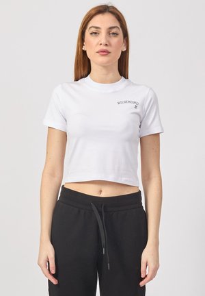 T-shirt cropped bianco in cotone con maniche corte, con logo "RICHMOND" in nero sul lato sinistro del petto.
