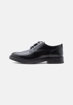 BLAKE BROOCH KEEPER SHOE - Šņorkurpes - black