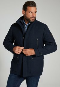 Marineblaue Wollmischung Jacke mit Reißverschluss- und Knopfverschluss, mehreren Fronttaschen, hohem Kragen und strukturierter Stoffoberfläche.