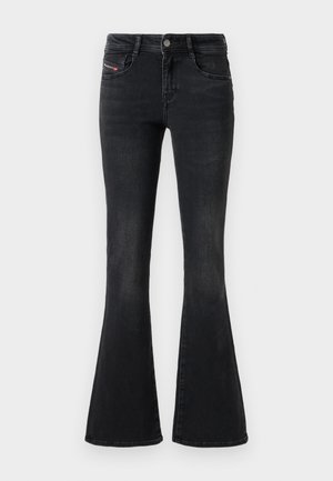 Jeans neri a zampa d'elefante realizzati in denim. Presentano un classico design a cinque tasche con cuciture sottili e una toppa con il marchio sulla tasca.